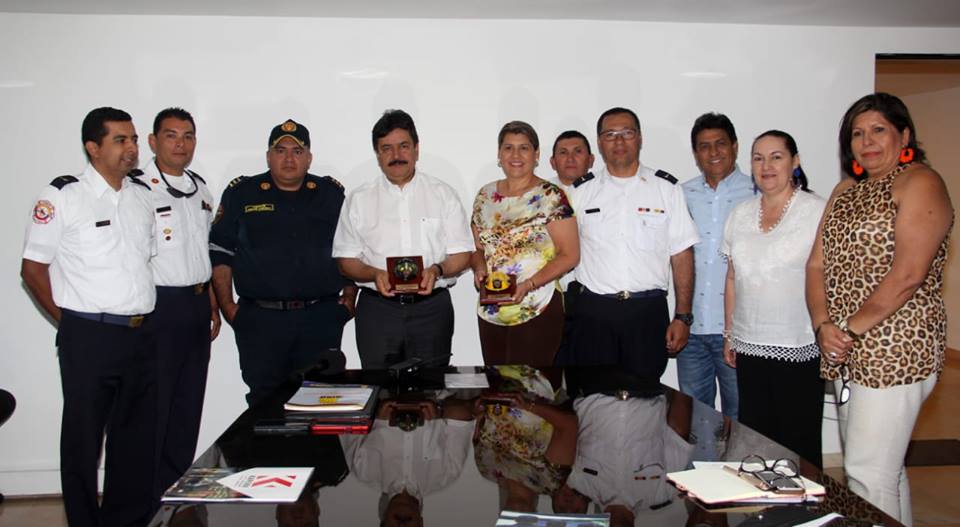 La Delegación Departamental de Bomberos del Huila, hizo presencia en el despacho del gobernador Carlos Julio González Villa en donde también fue exaltada la Secretaria de Gobierno Departamental Liliana Vásquez.